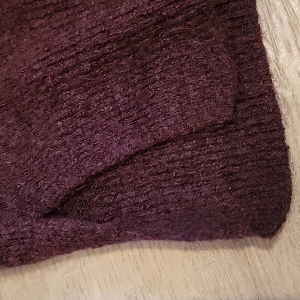Old Navy Women's Split Hem Crewneck Sweater Size M Burgundy - Picture 5 of 5